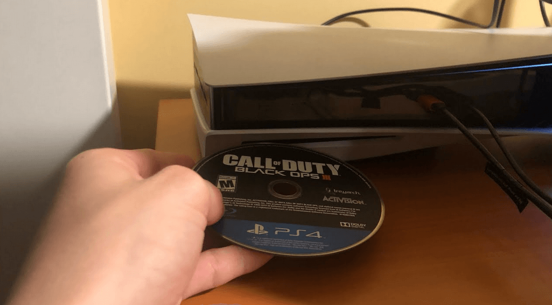Inserting a PS4 disc into a PS5 console